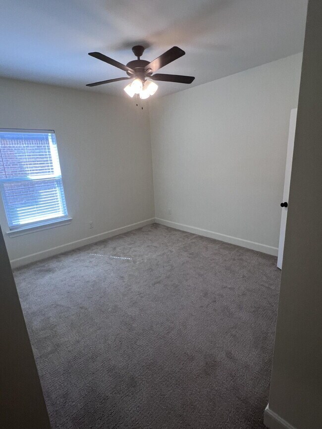Building Photo - 322 Cowboy Ln