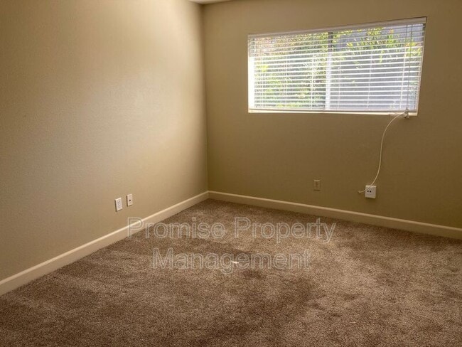 Building Photo - 1235 Peach Grove Ln