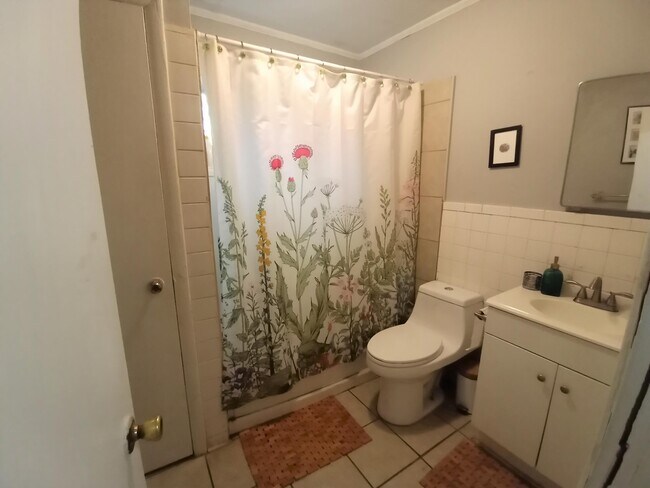 Building Photo - 1032 Curran St NW