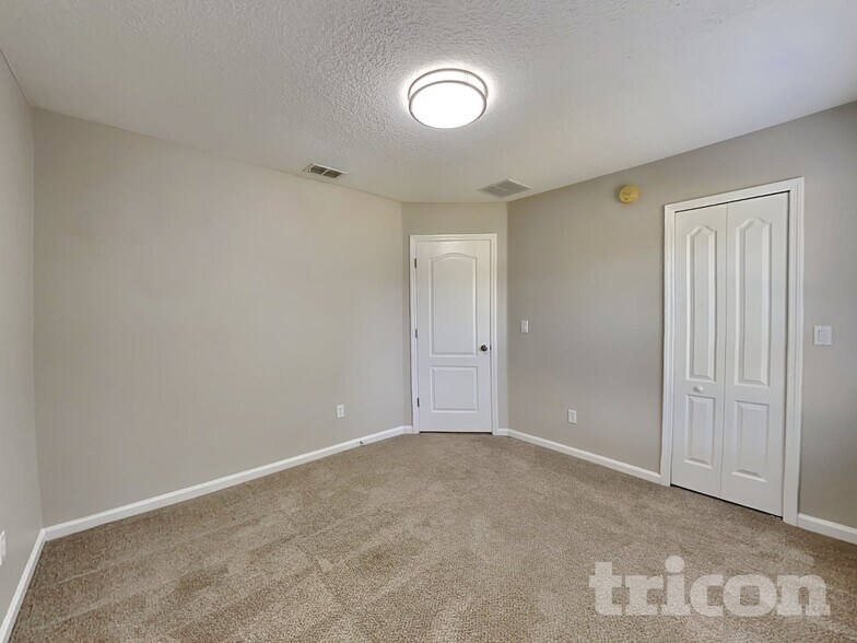 Building Photo - 10818 Birchard Ln