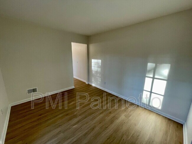 Building Photo - 2816 Wales Rd