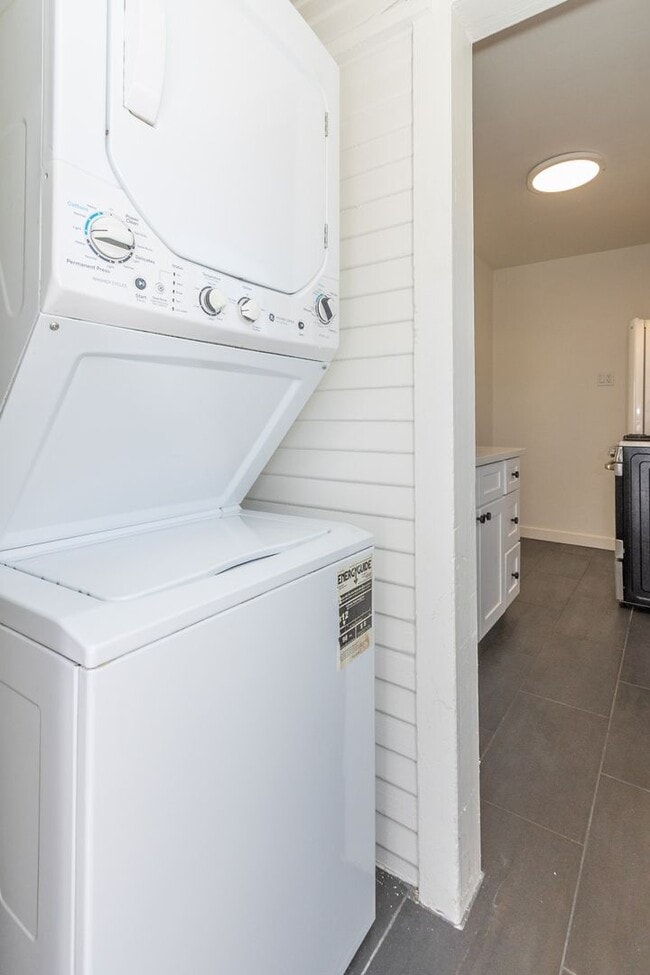 Building Photo - Quaint Remodeled 1 Bed / 1 Bath Bungalow in Normal Heights!