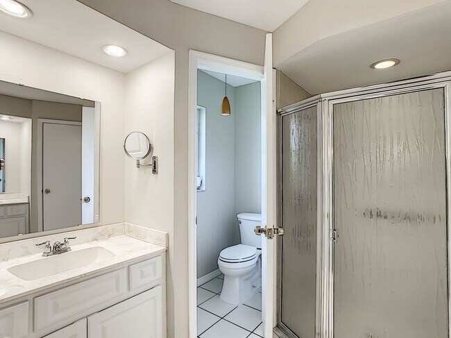 Building Photo - Port Charlotte Waterfront Pool Home - Grea...