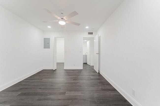 Building Photo - 233 Brittany F