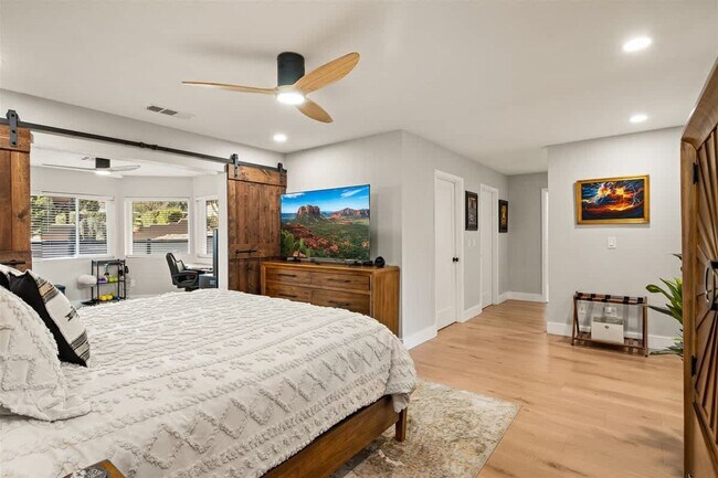 Building Photo - 200 Cathedral Rock Dr