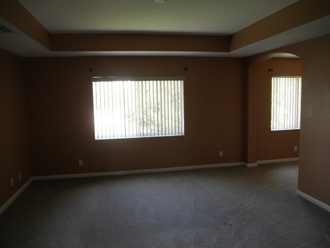 Building Photo - Thousand Oaks