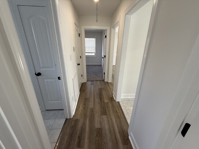 Building Photo - 15 Maple St