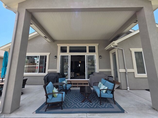 Building Photo - 5 Bed 4 Bath Home In Flying Horse North!!