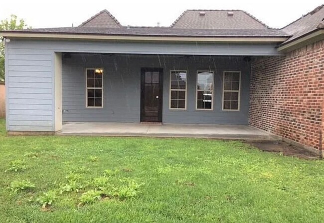 Building Photo - 4-bedroom, 3.5-bathroom home AVAILABLE NOW!