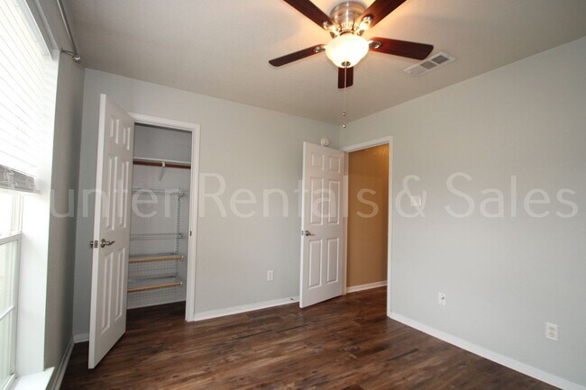 Building Photo - Walker Place Beauty