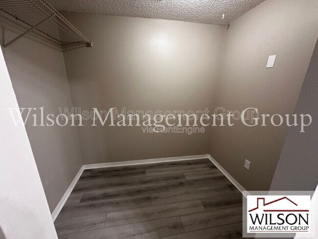 Building Photo - 500 Yellowwood Ct