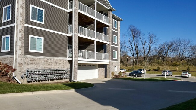 Building Photo - $1,850 | 2 Bedroom + Den, 2 Bathroom Condo...