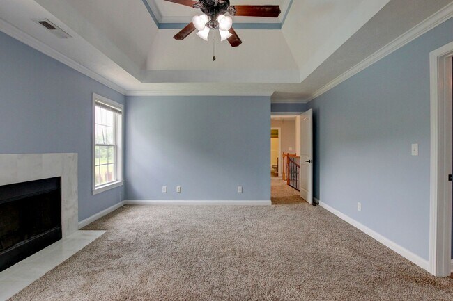 Building Photo - 716 Cavalier Dr