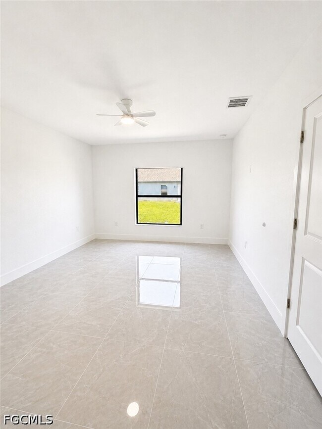 Building Photo - 4410-4412 25th St SW