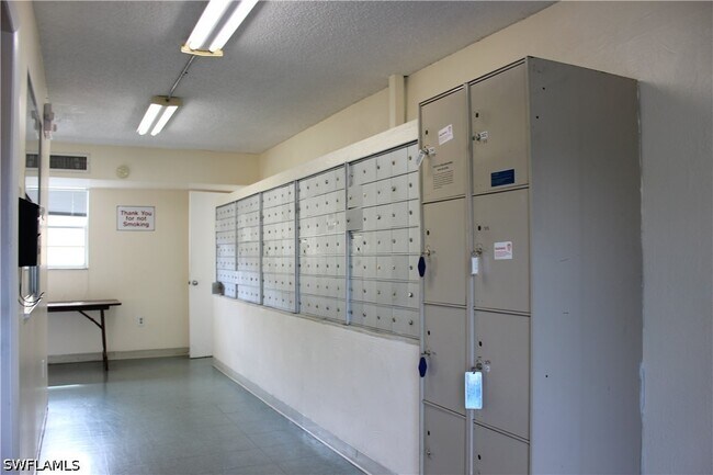 Building Photo - 3325 Arpt Rd S