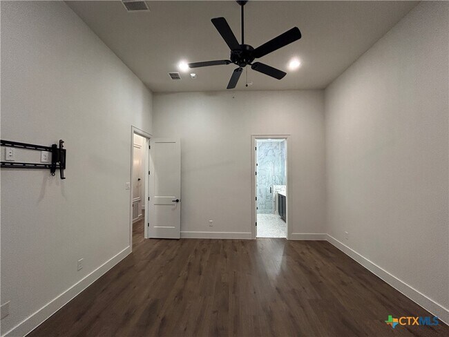 Building Photo - 1269 N Academy Ave