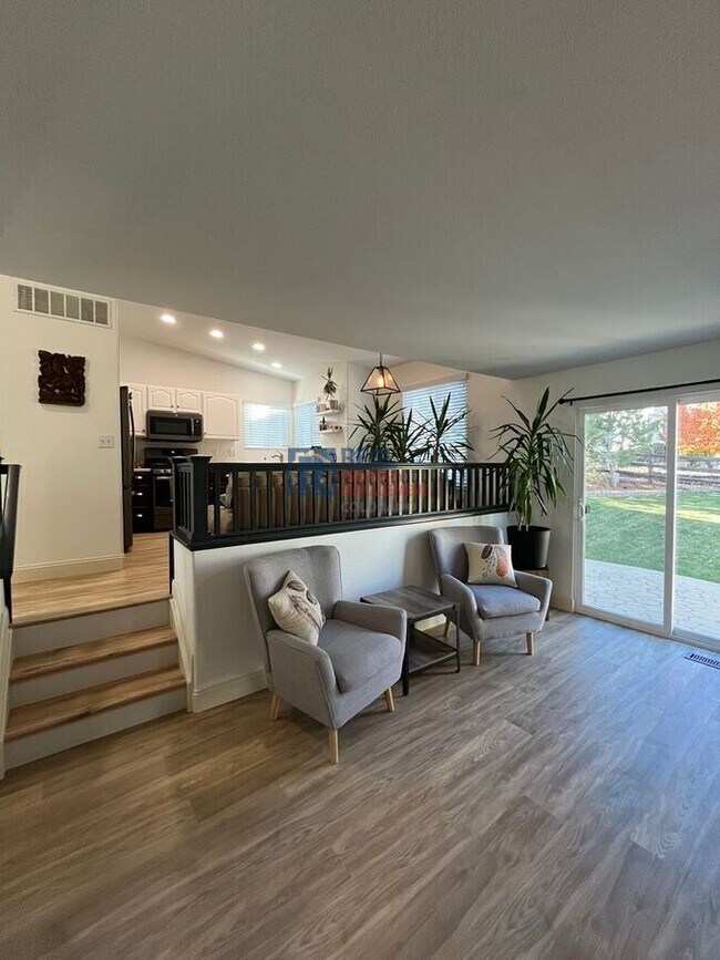 Building Photo - 9597 Fox Den Dr