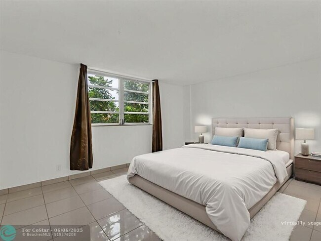 Building Photo - 121 SE 3rd Ave