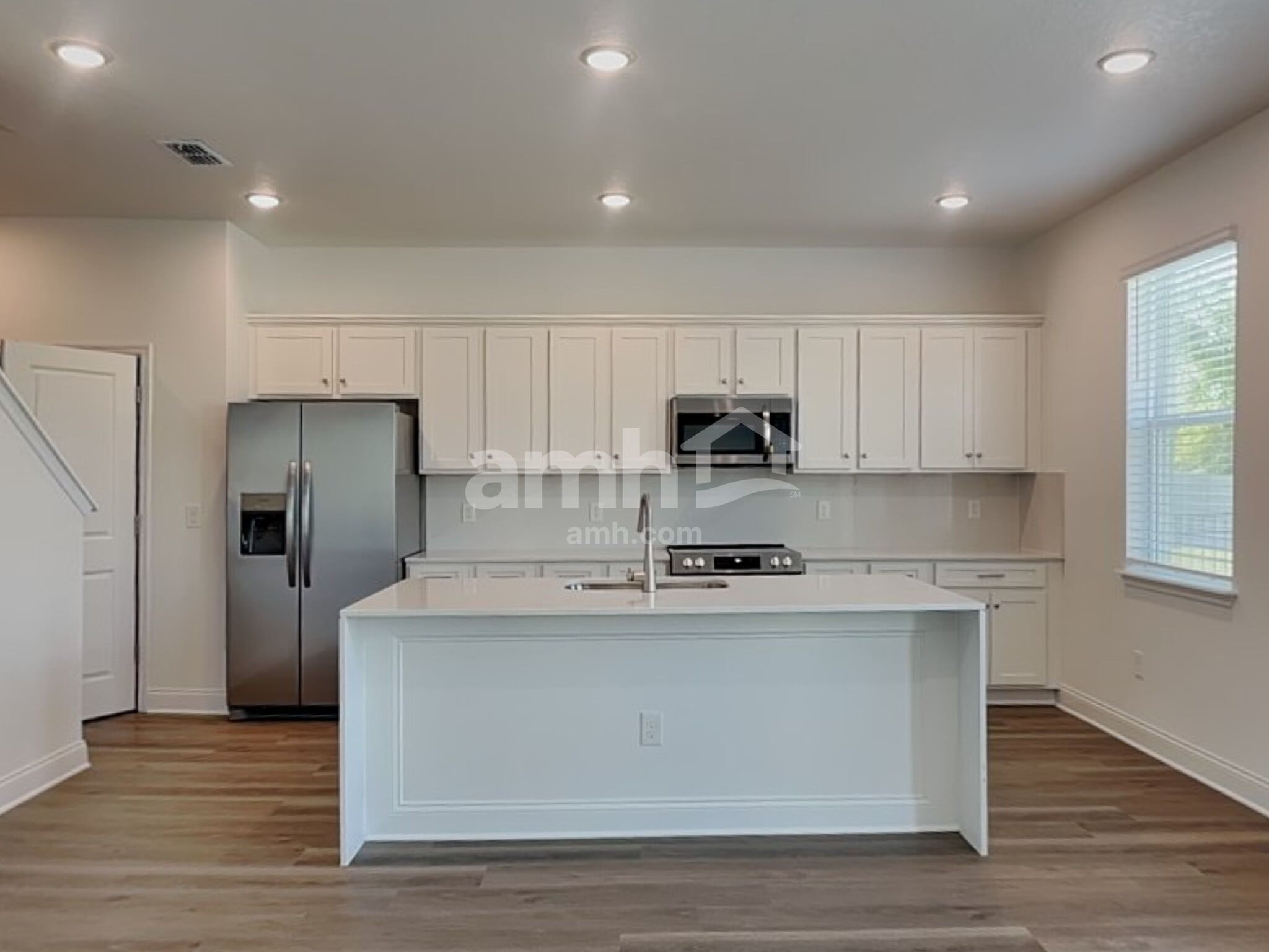 Building Photo - 2610 Feather Crst Dr