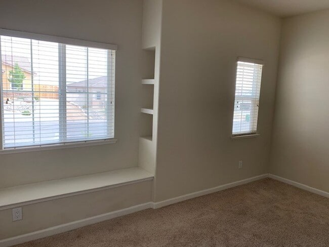 Building Photo - Canyon Hills