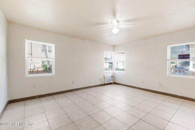 Building Photo - 226 16th St N