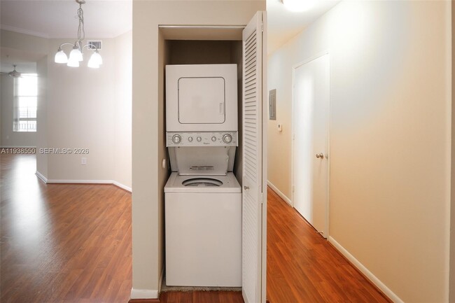 Building Photo - 520 SE 5 Ave