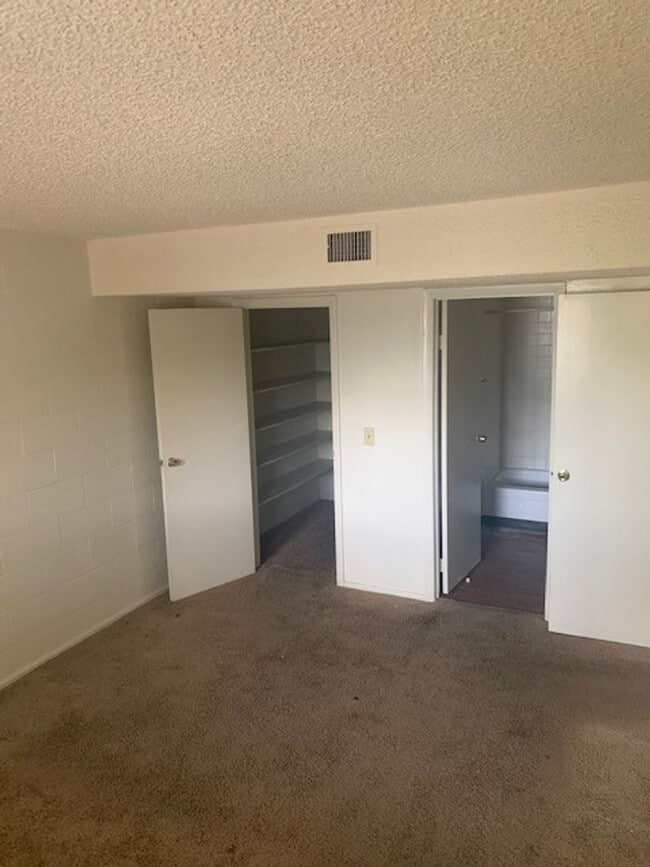 Building Photo - 1 Bedroom Condo In Central Las Vegas