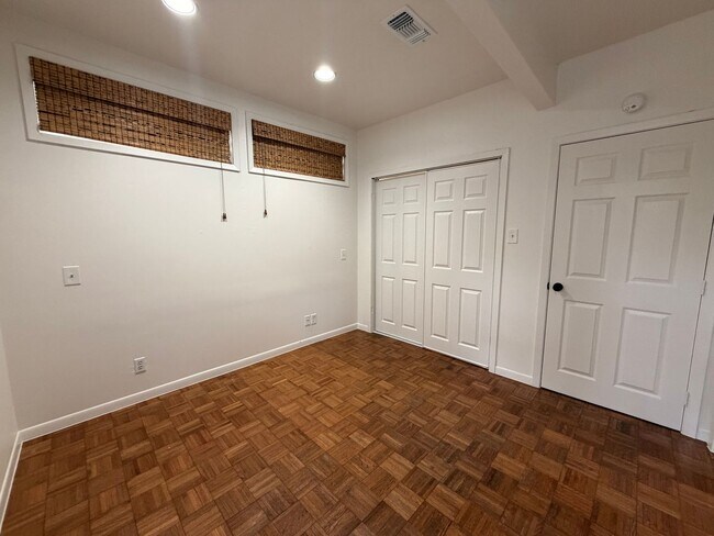 Building Photo - 802 Leonard St