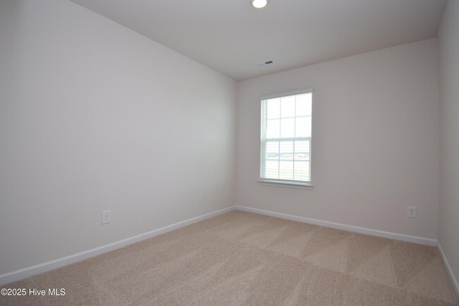 Building Photo - 3605 Sedge Dr