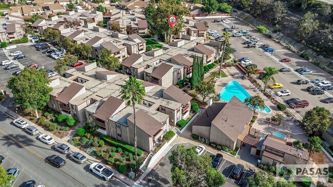 Building Photo - 2nd Floor 3 bed/2 bath Condo!