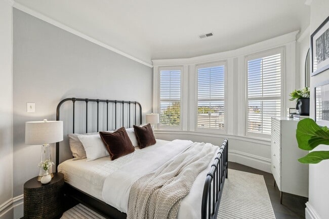 Building Photo - 1161 Church St