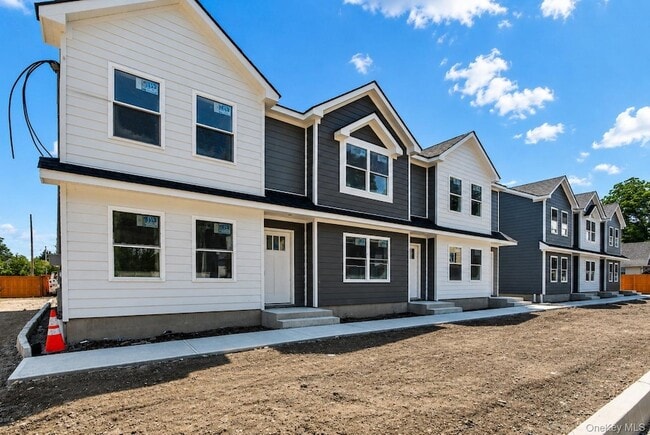 Building Photo - 64 Manor Pl