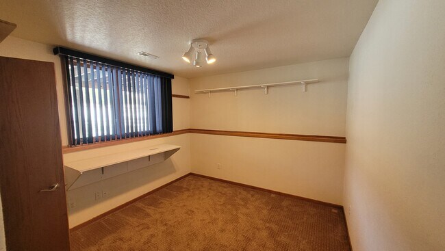 Building Photo - 1200 Duffer Dr