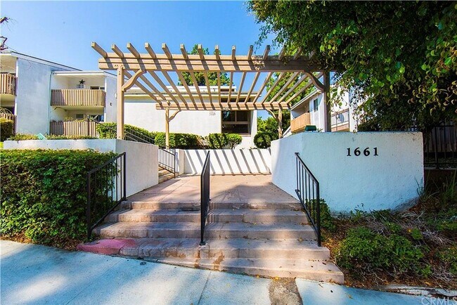 Building Photo - Bright, comfortable, and spacious one bedroom Condominium