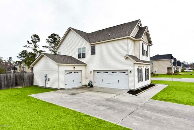 Building Photo - 307 First Post Rd