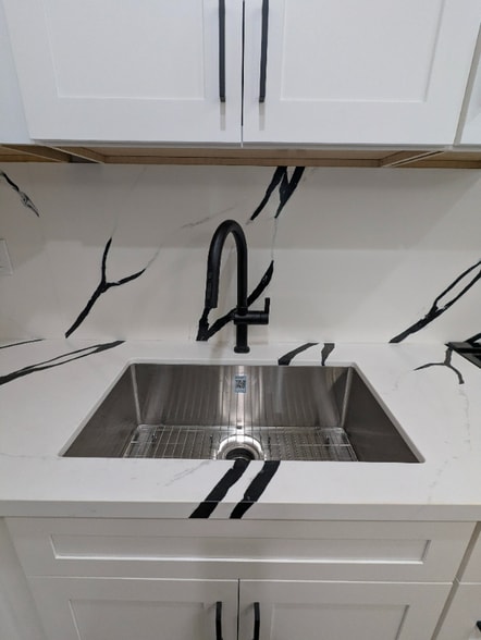 Building Photo - 11030 Moorpark St