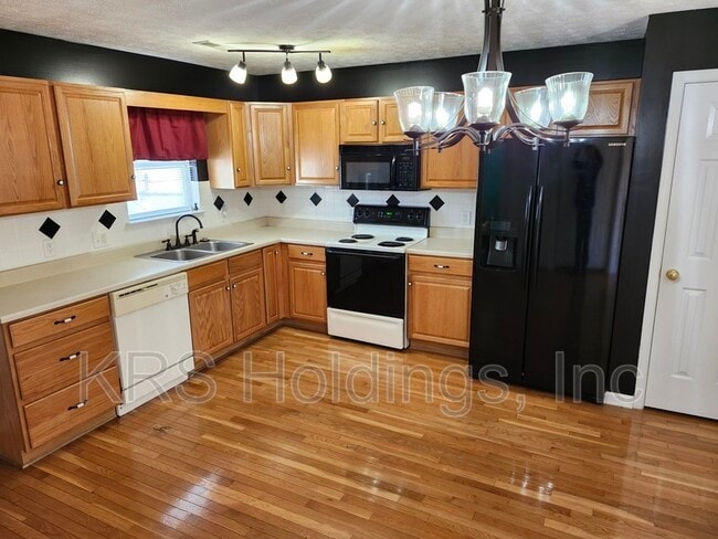 Building Photo - 1210 Victorian Village Dr