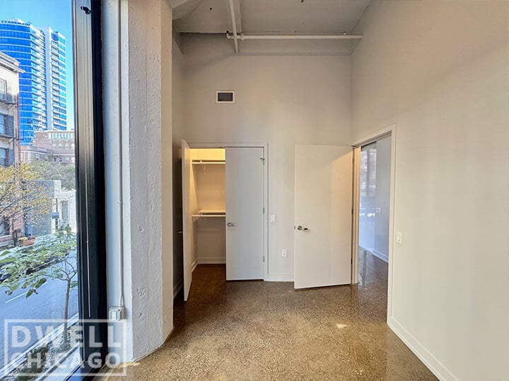 Building Photo - 640 N La Salle Dr