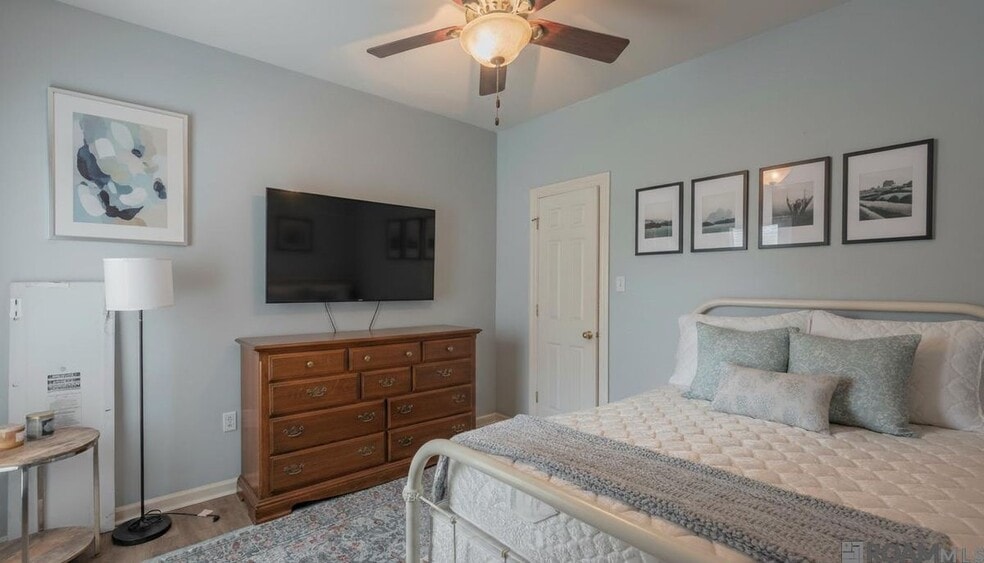 Building Photo - 5545 Ducros Dr