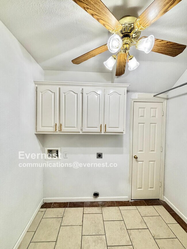 Building Photo - 11156 Windjammer Dr
