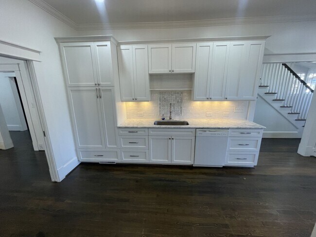 Building Photo - 4 Bd 3 Ba House