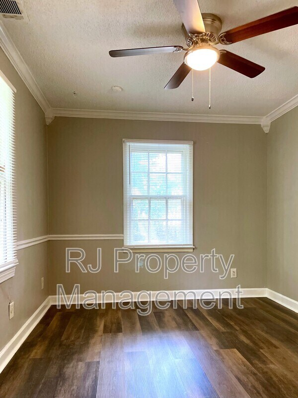 Building Photo - 4095 Chelsea Ave