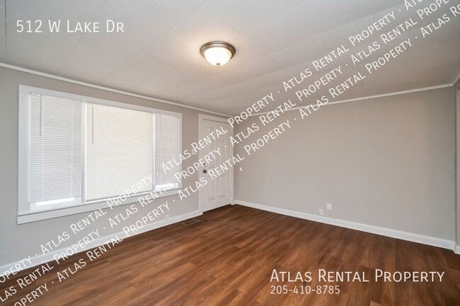 Building Photo - 512 W Lake Dr