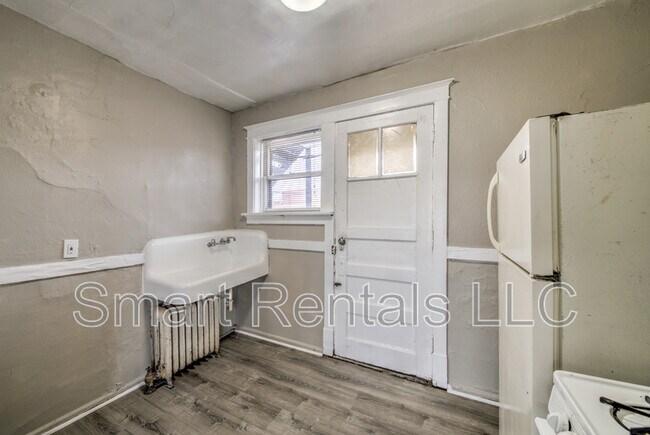 Building Photo - 4056 S Grand Blvd