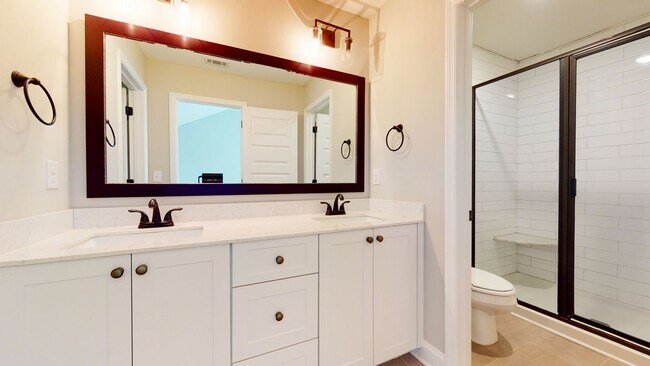 Building Photo - Conveniently located townhouse in Evans!