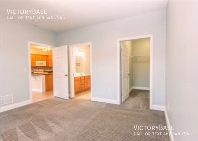 Building Photo - 210 Creekside Ln