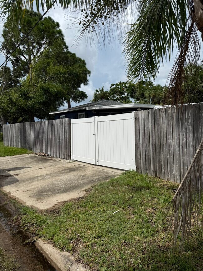 gate - 849 58th Avenue Northeast