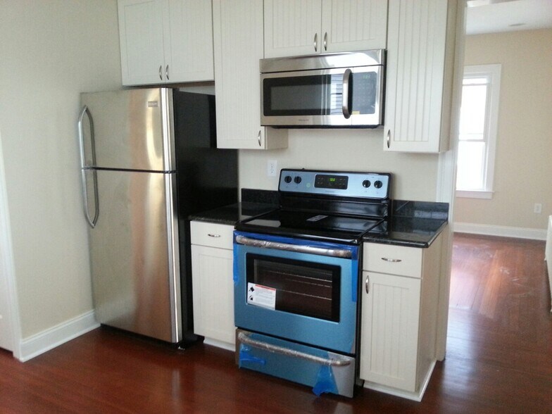 Building Photo - 356 Townsend Ave