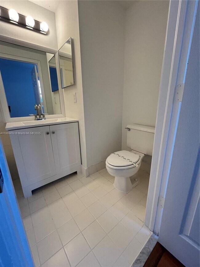 Building Photo - 751 SW 148th Ave