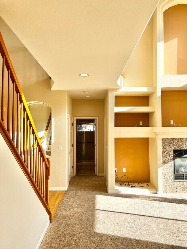 Building Photo - 4 bed, 3 bath Home in Huntington Hills Nei...